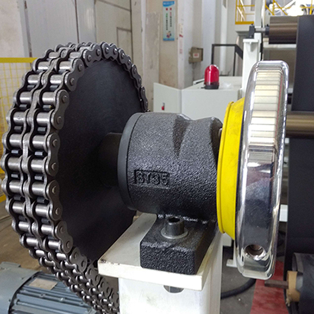 35安全夾頭在流延機(jī)設(shè)備上的應(yīng)用